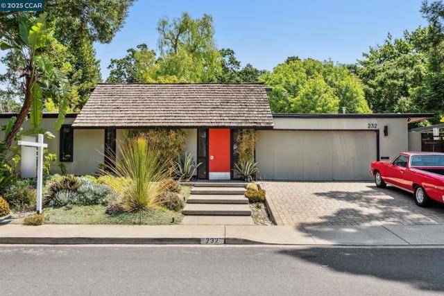 232 Clyde Dr, Walnut Creek CA: https://media.crmls.org/mediaz/6c77c516-279c-440e-97f4-86ea5a4d0cab.jpg