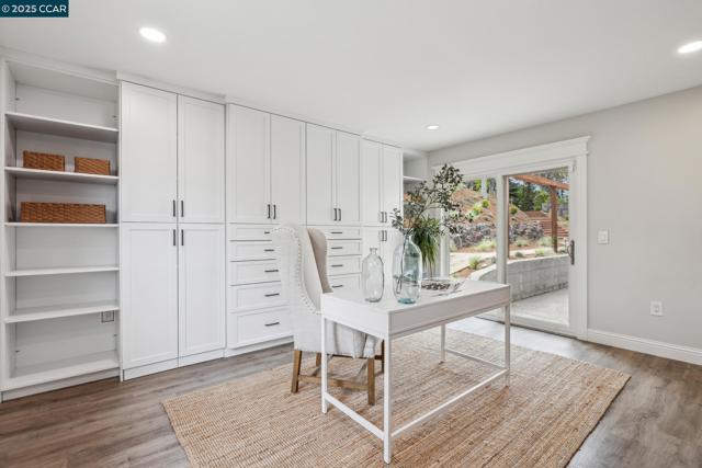 1019 Silverhill Drive, Lafayette CA: https://media.crmls.org/mediaz/6c77ce7d-321e-4eec-a605-829ce9e692f9.jpg