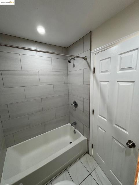 3020 35th Avenue, Oakland CA: https://media.crmls.org/mediaz/6c77d61d-67c5-4bac-9757-c21668b9b574.jpg