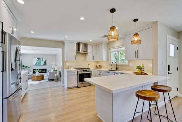 898 La Plata Plaza, Campbell CA: https://media.crmls.org/mediaz/6c77dd70-be7c-4c5e-8986-9f67aa65d5da.jpg