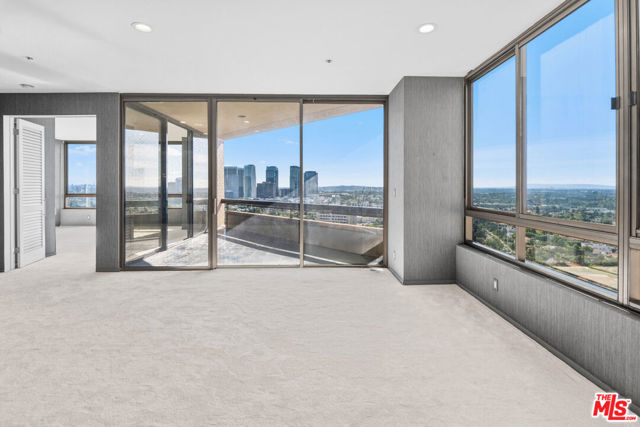 10430 Wilshire Boulevard, 1505 photo 3