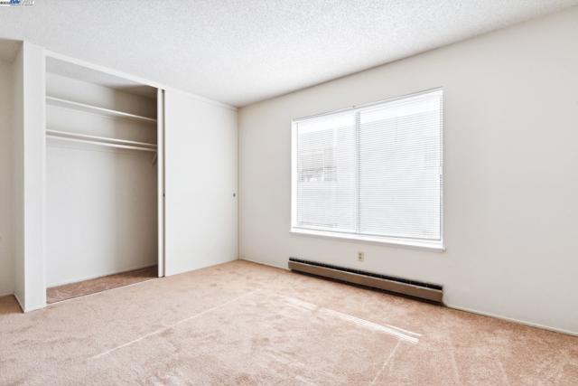 424 Staten Ave, Oakland CA: https://media.crmls.org/mediaz/6c78940c-81e7-4e89-856c-046796d4d0fe.jpg