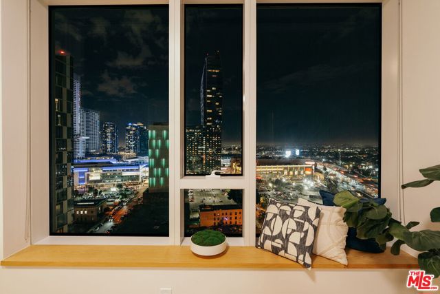 889 Francisco Street, Los Angeles CA: https://media.crmls.org/mediaz/6c78dd83-df8b-488e-ba71-f39a2667e2e3.jpg