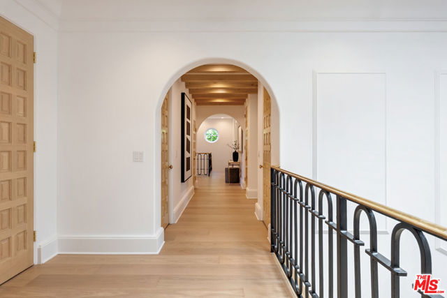 812 N Bedford Drive, Beverly Hills CA: https://media.crmls.org/mediaz/6c78f53e-dc36-4d49-a253-cea87d60c605.jpg