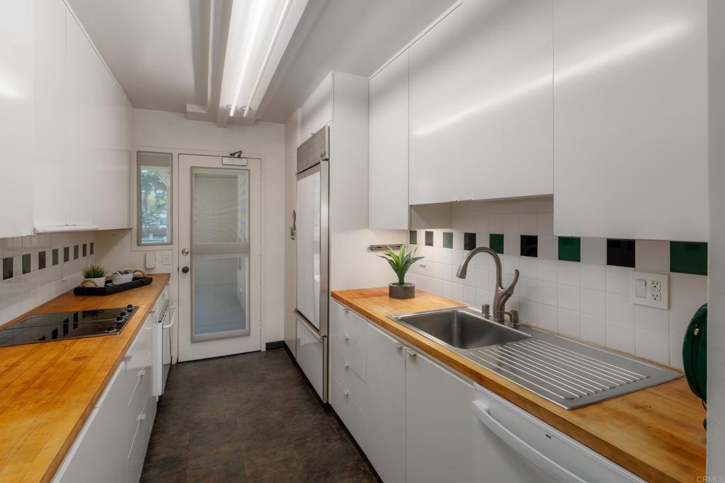 939 Coast Boulevard - photo 16