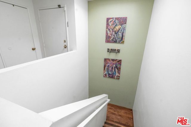 12311 Pacific Avenue, Los Angeles CA: https://media.crmls.org/mediaz/6c7963b4-6938-4f06-acf6-8721d6674c52.jpg