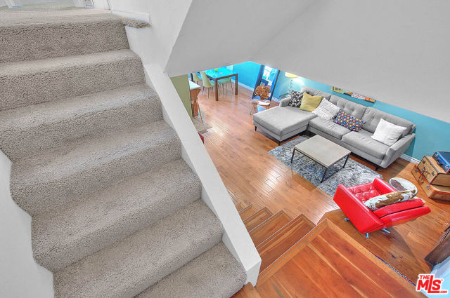 5920 Chula Vista Way, Los Angeles CA: https://media.crmls.org/mediaz/6c7a28ec-f990-452b-a771-f8d078dccdc0.jpg