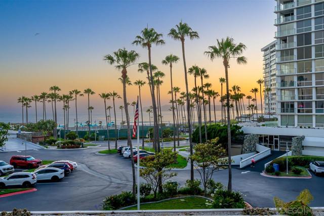 1820 Avenida Del Mundo, Coronado CA: https://media.crmls.org/mediaz/6c7a2c5b-2e33-44af-8e2e-2d73459446a7.jpg
