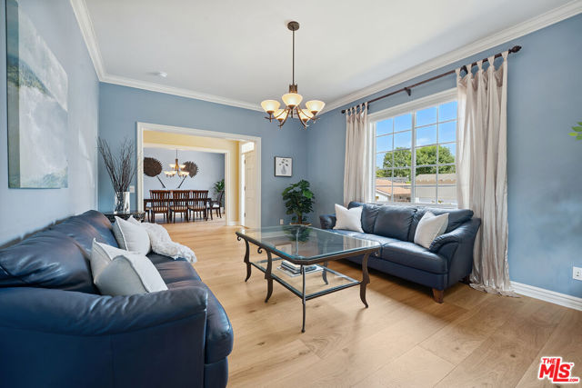 23040 Blue Bird Drive, Calabasas CA: https://media.crmls.org/mediaz/6c7a4a85-6fae-4195-a2e8-a89992c30f4a.jpg