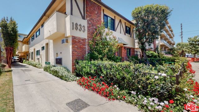 1833 Manning Avenue, Los Angeles CA: https://media.crmls.org/mediaz/6c7a62c6-537f-4a1a-bfba-027c98454a83.jpg