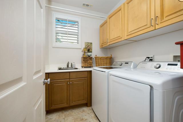77370 New Mexico Drive, Palm Desert CA: https://media.crmls.org/mediaz/6c7a6bf1-54dd-4f67-883b-4cc5d70e6b37.jpg