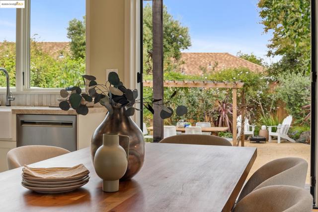 1511 Rose St, Berkeley CA: https://media.crmls.org/mediaz/6c7a76c6-8fd4-46f8-859e-1e1834f1c3a0.jpg