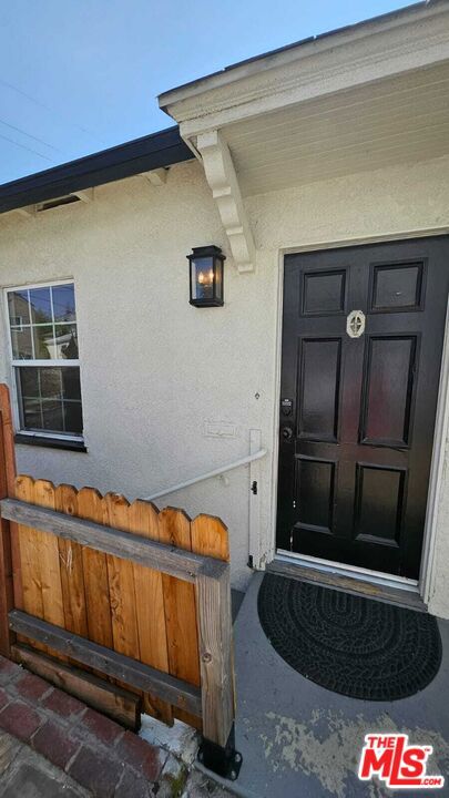 2615 W Edgehill, Los Angeles CA: https://media.crmls.org/mediaz/6c7aebf9-2feb-4880-bb57-ca8f9190384c.jpg