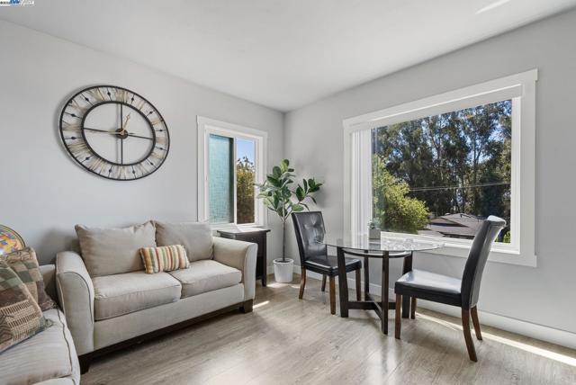 25910 Westview Way, Hayward CA: https://media.crmls.org/mediaz/6c7af63e-5741-4ae9-ac18-52305e44b91a.jpg