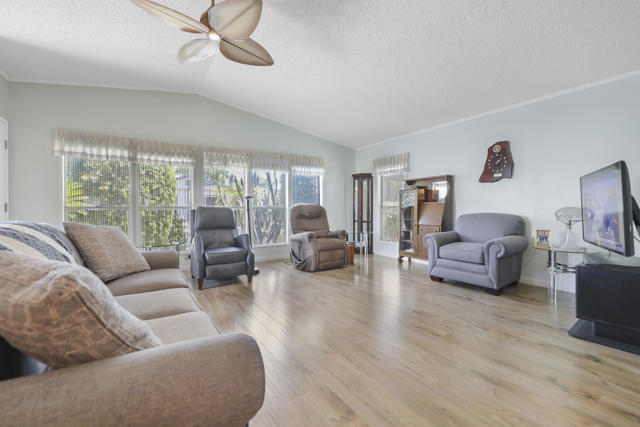 47867 Los Amigos Court, Indio CA: https://media.crmls.org/mediaz/6c7b063c-4795-4d7c-ae7d-4cca2604bf8d.jpg