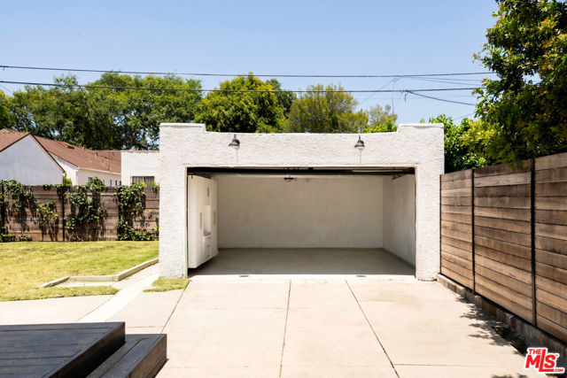 3627 W 64th Street, Los Angeles CA: https://media.crmls.org/mediaz/6c7b5379-fe8c-4836-8db8-3a81dea9c59a.jpg