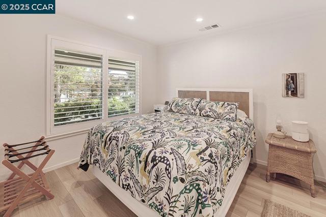 3128 Tice Creek Dr, Walnut Creek CA: https://media.crmls.org/mediaz/6c7bc8ae-2ba3-4bb7-8c03-da9a1b6bc604.jpg