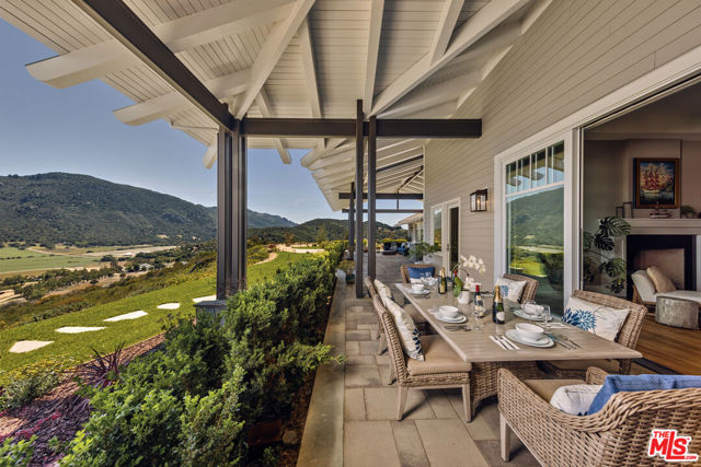 1697 W Potrero Road, Westlake Village CA: https://media.crmls.org/mediaz/6c7be296-3fc2-4834-ae59-9a98a55d5267.jpg