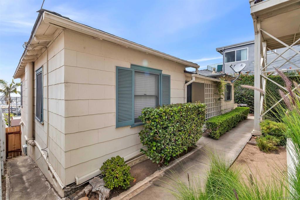 1809 Linwood Street - photo 9