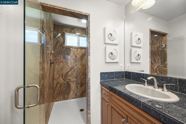 84 Tumbleweed Ct, San Ramon CA: https://media.crmls.org/mediaz/6c7de65d-5059-431a-bcce-7f430dc28999.jpg