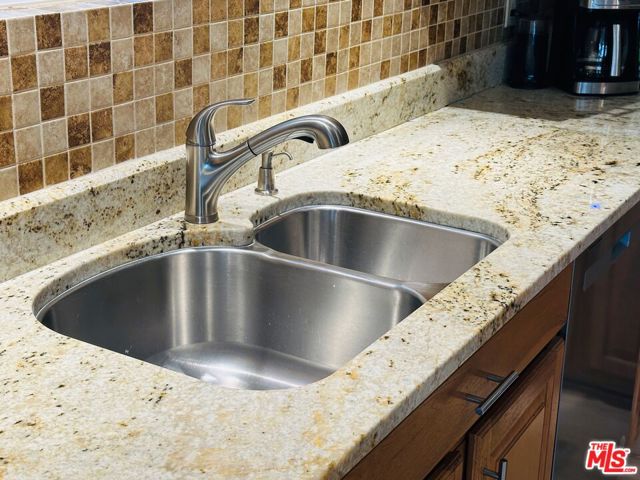 425 S Paseo Laredo, Cathedral City CA: https://media.crmls.org/mediaz/6c7e0d81-c3df-481e-b513-9de485bdad25.jpg