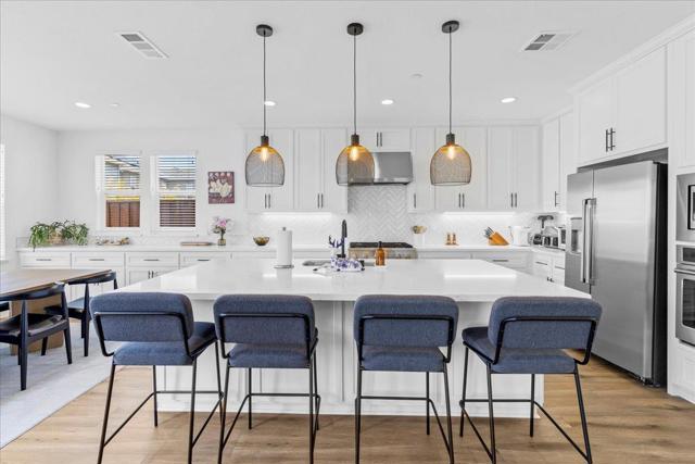 273 Skyview Drive, Marina CA: https://media.crmls.org/mediaz/6c7e6a9a-bf49-416d-b4c3-0ea6944465e2.jpg