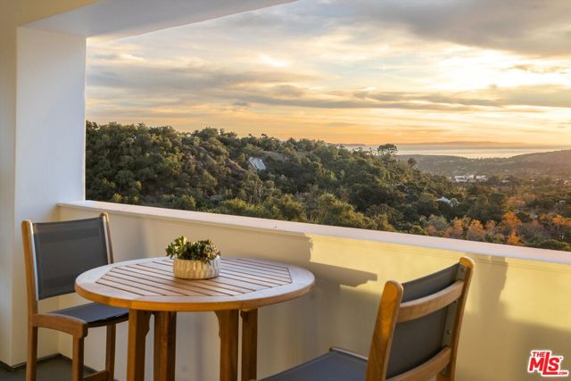 2082 Las Canoas Road, Santa Barbara CA: https://media.crmls.org/mediaz/6c7f1555-8855-4c83-9722-1e29e985014e.jpg