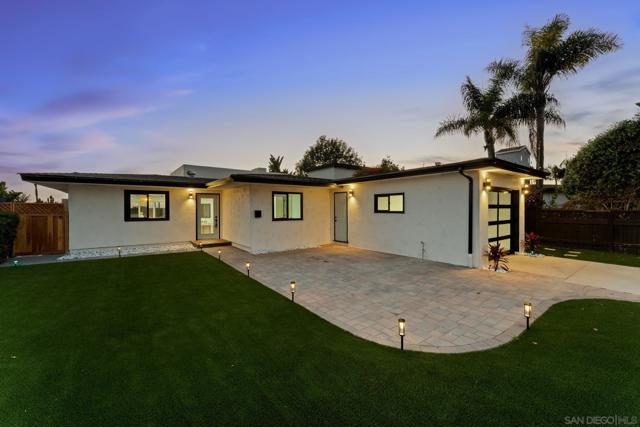 2736 Burgener Blvd, San Diego CA: https://media.crmls.org/mediaz/6c7fd422-0872-4ed7-a2d0-6a1ae66ac6fe.jpg