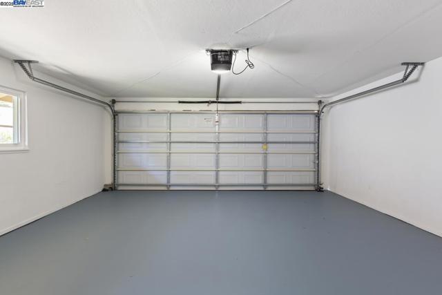 10336 Greenview Dr, Oakland CA: https://media.crmls.org/mediaz/6c7fd9e1-221b-4592-bd63-44be19571afa.jpg