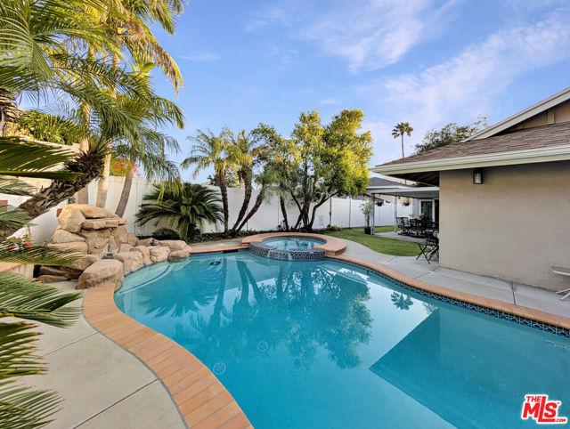 3308 Sparr Boulevard, Glendale CA: https://media.crmls.org/mediaz/6c7fdf7f-1ab4-43df-b844-4cba59c33954.jpg