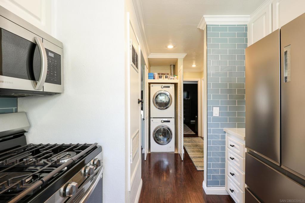 2040 Robinson - photo 10