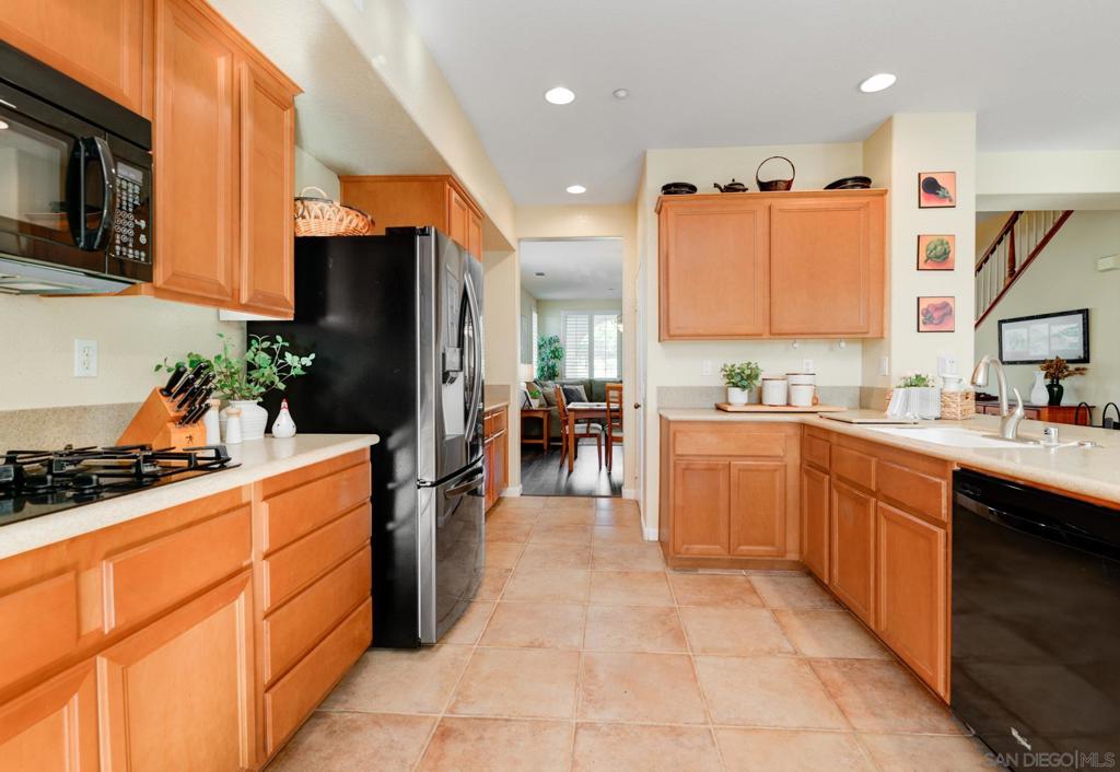 MLS #250039541SD image #10