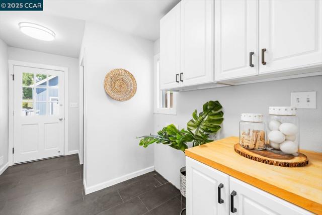 708 Pomona Ave, El Cerrito CA: https://media.crmls.org/mediaz/6c805a7d-92d0-4509-a88d-d17de56dbb59.jpg
