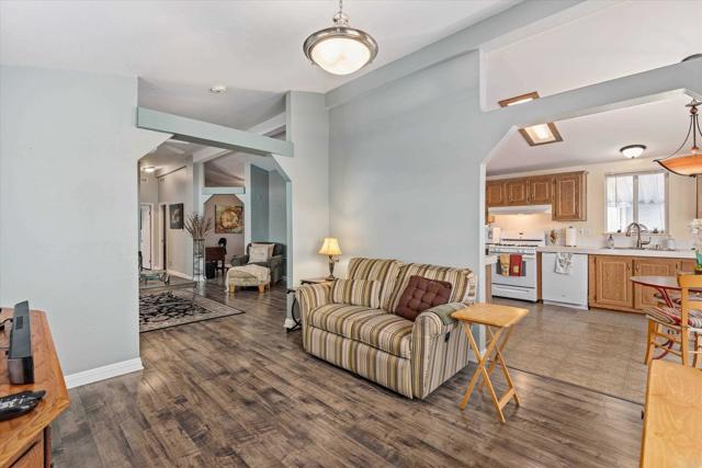 Detail Gallery Image 11 of 39 For 2280 E Valley Pkwy #4,  Escondido,  CA 92027 - 2 Beds | 2 Baths