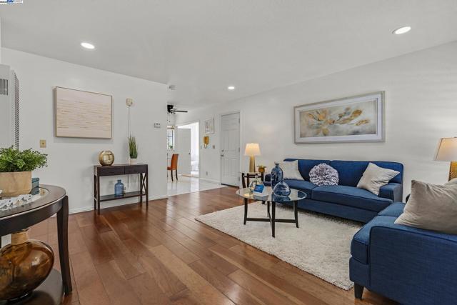 2715 Mosswood Dr, San Jose CA: https://media.crmls.org/mediaz/6c8152b8-871b-4245-b252-a34d60050789.jpg