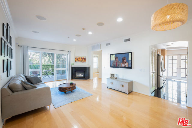 851 North San Vicente Boulevard, 121 photo 4