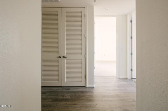 124 W Colorado Street, Glendale CA: https://media.crmls.org/mediaz/6c819459-a604-4d09-8e54-c2d993790513.jpg