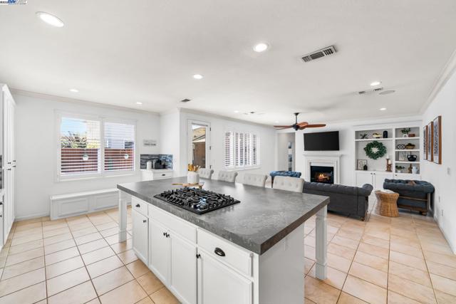 3638 Otter Brook Loop, Discovery Bay CA: https://media.crmls.org/mediaz/6c81a9ea-b804-48ed-8f9f-09d59eb81276.jpg