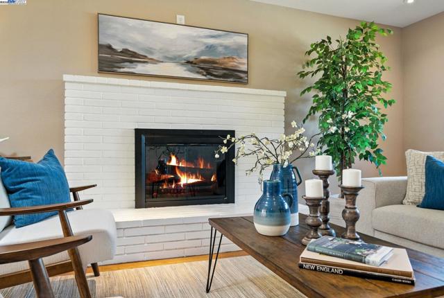 420 Camden Rd, Alameda CA: https://media.crmls.org/mediaz/6c825cde-20a5-49d8-9198-132362b15a35.jpg