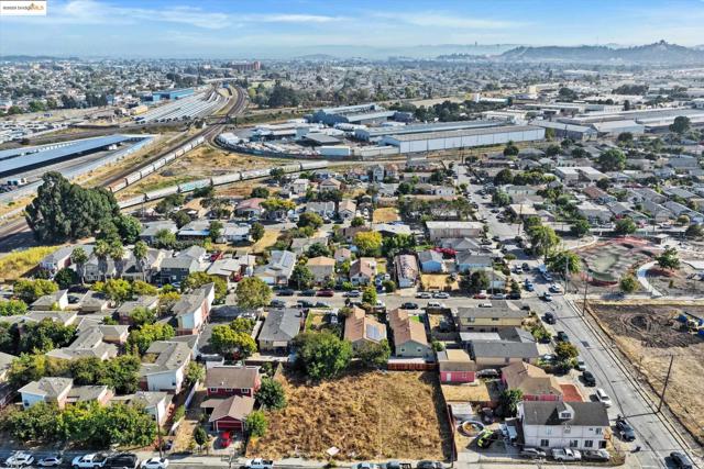 724 Chesley Ave, Richmond CA: https://media.crmls.org/mediaz/6c826fdf-46e7-48e2-adce-31d5bc994a96.jpg