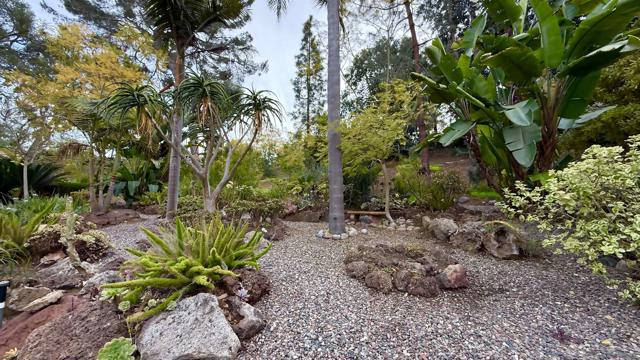 16722 Via Lago Azul, Rancho Santa Fe CA: https://media.crmls.org/mediaz/6c83076b-d748-4f7d-9841-053987c50bac.jpg