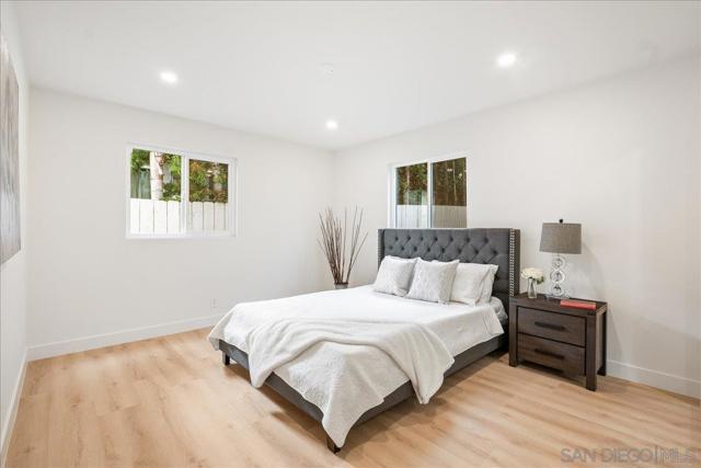 928 Diamond St, San Diego CA: https://media.crmls.org/mediaz/6c835b7e-20a6-4fe7-b083-d7bce1820a2d.jpg
