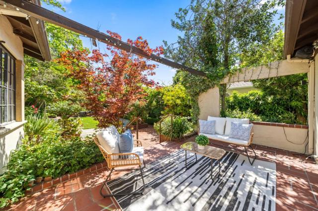 2365 Waverley Street, Palo Alto CA: https://media.crmls.org/mediaz/6c839493-66bf-4337-aef5-751502ef7d17.jpg