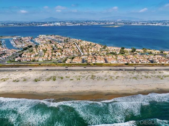 12 Mardi Gras Rd, Coronado CA: https://media.crmls.org/mediaz/6c83b566-f104-44ea-b272-58b7398a2fc4.jpg