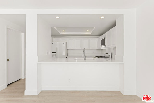 4240 Lost Hills Road, Calabasas CA: https://media.crmls.org/mediaz/6c83f113-7ec9-4390-a4e2-97ff2ef2b6a5.jpg