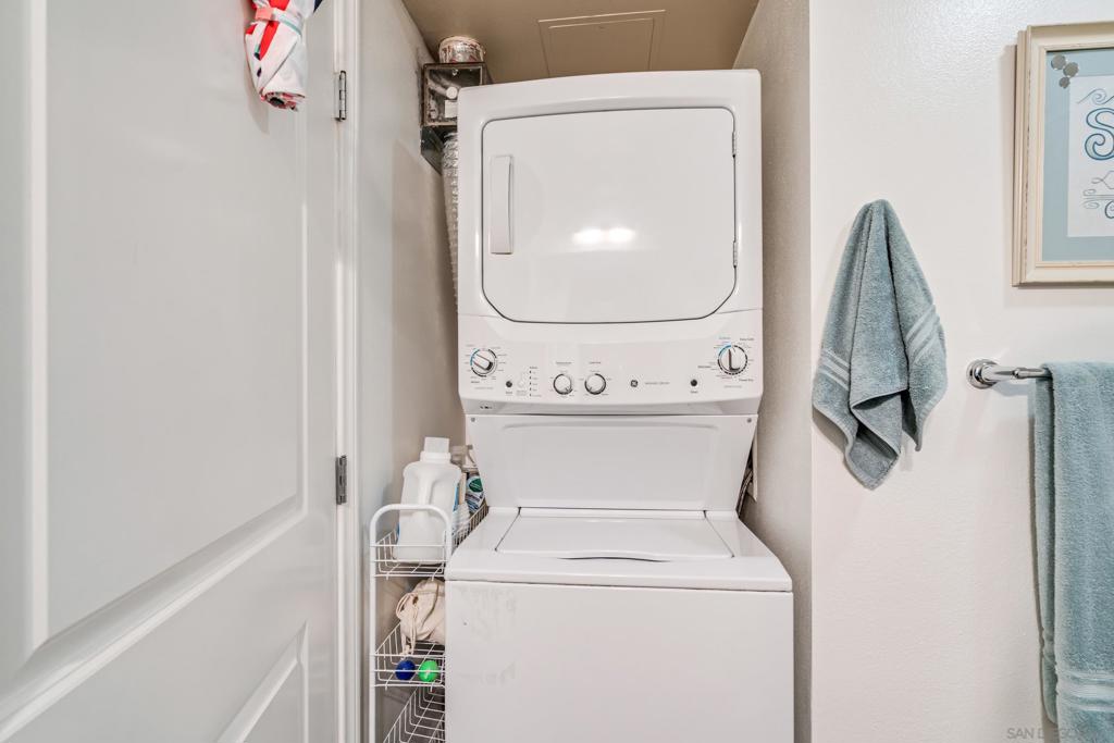 https://media.crmls.org/mediaz/6c83f766-15d5-4a88-b46b-5d01301dcc00.jpg?preset=X-Large