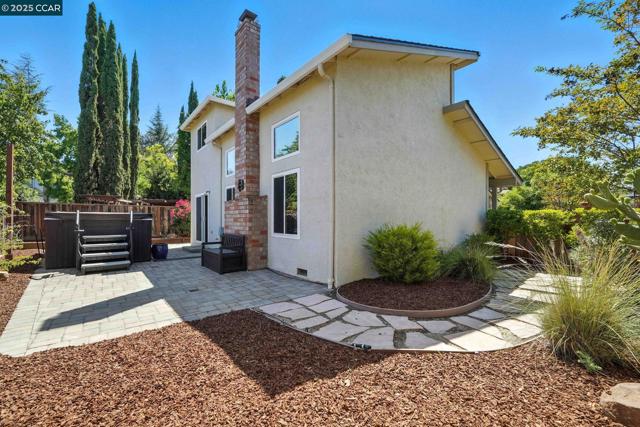 4417 Sunlight Ct, Concord CA: https://media.crmls.org/mediaz/6c840f7b-9c9c-475d-a5b1-9bafa1ed1b2f.jpg