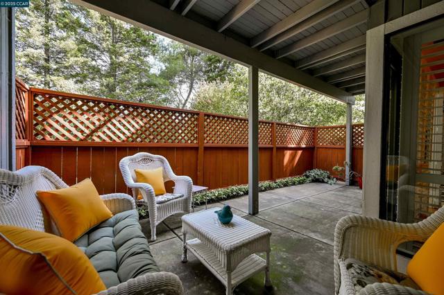 368 Grapevine Pl, Pleasant Hill CA: https://media.crmls.org/mediaz/6c842db0-818a-455f-923c-0e9dec2e1d31.jpg