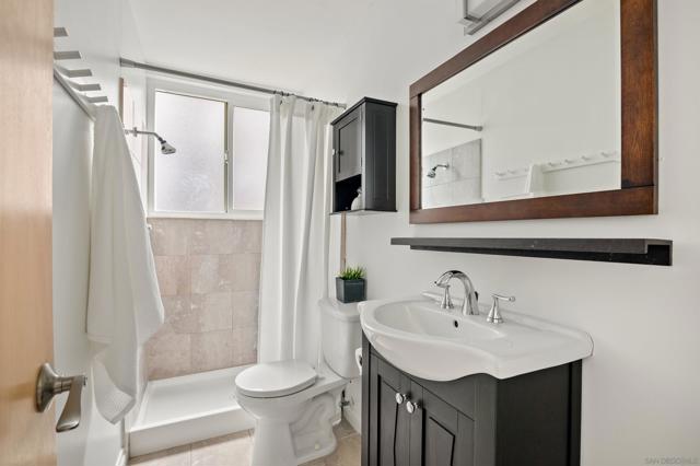 3920 Riviera Dr, Pacific Beach (San Diego) CA: https://media.crmls.org/mediaz/6c84b6bd-c2d1-44c8-980b-bdca9901e654.jpg