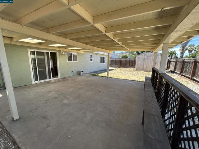 26 Leeward Way, Pittsburg CA: https://media.crmls.org/mediaz/6c85496c-ac5b-426b-b92c-ad071412ad19.jpg